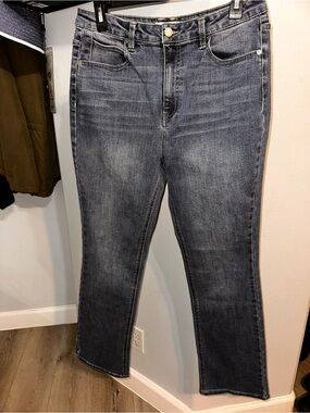 Oat New York women’s Straight Jeans in Faded Blue